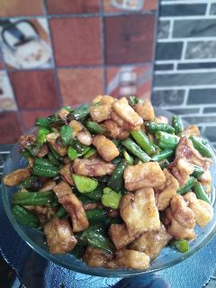 Foto resep Tumis tahu kacang panjang#berburuclemekemas#resolusili2019