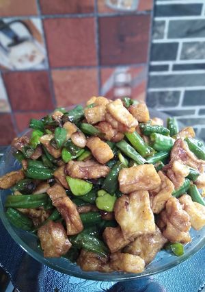 Foto resep Tumis tahu kacang panjang#berburuclemekemas#resolusili2019