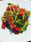 Spaghetti di zucchine con pomodorini e acciughe