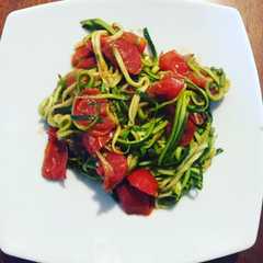 Foto di Spaghetti di zucchine con pomodorini e acciughe