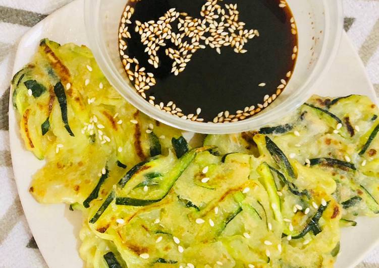 Cara Memasak Korean Zucchini Pancake yang Enak! - Resep Masakan