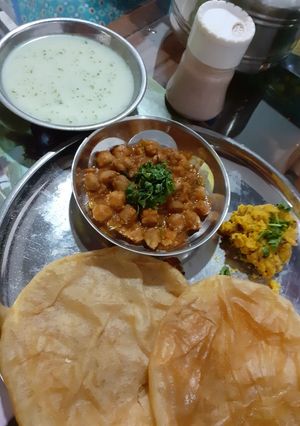 A picture of Amritsari chole bhature.