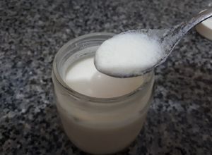 Una foto de Yogurt vegano en yogurtera