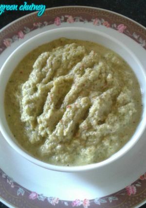 A picture of Coconut green chutney.
