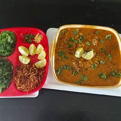 A picture of Mutton khichda.