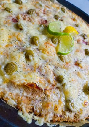 Kapros tejfölös tonhal pizza fekete erdei sonkával 💚🍕 recept fotója