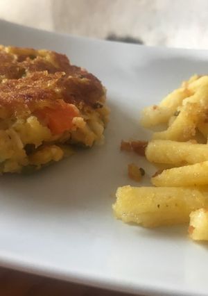 Une photo de Galette de riz (paella) et frites de polenta
