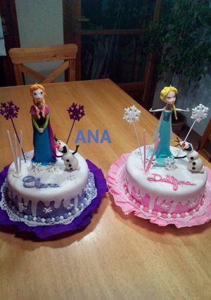 Una foto de Tortas de frozen para cumpleaños gemelas