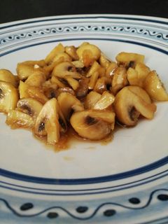 Una foto de Champiñones con jengibre y miel