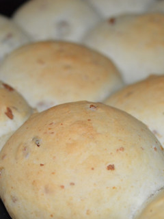 Una foto de Bollos de Pan camperos con chicharrón