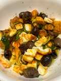 Feta al forno con zucchine e olive taggiasche nella friggitrice ad aria