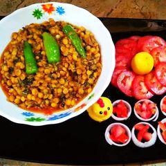 A picture of Chana dal palak.