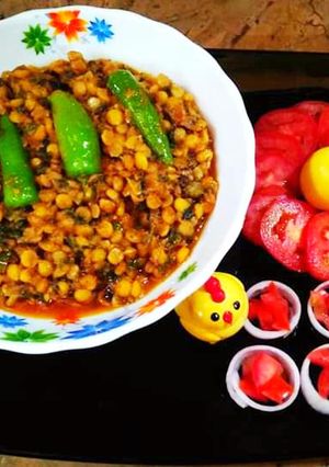 A picture of Chana dal palak.