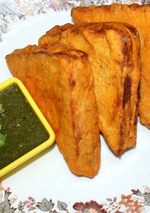A picture of Bread pakoda.