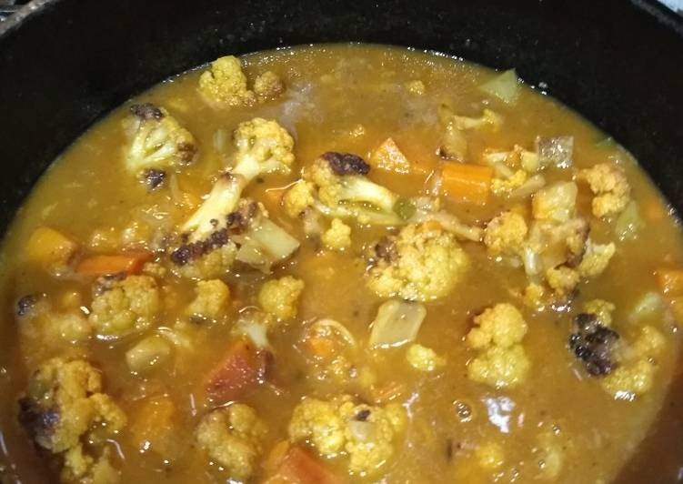 Homemade Roasted Cauliflower &amp; Potato Curry Soup