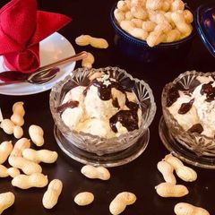 A picture of Chunky Peanuts Ice Cream.