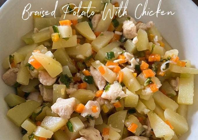 Easy Cooking: Braised Potato with Chicken (Tumis Kentang Dengan Ayam)