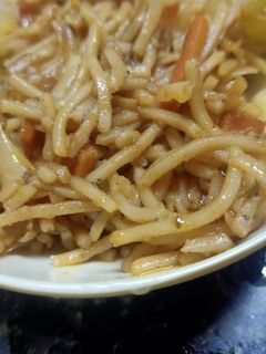 હક્કા નુડલ્સ(hakka noodles in Gujarati) રેસીપી મુખ્ય ફોટો