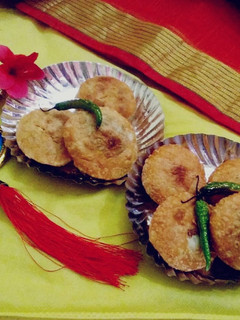 शेगाव कचोरी (shegaon kachori recipe in marahti) रेसिपी चे मुख्य फोटो