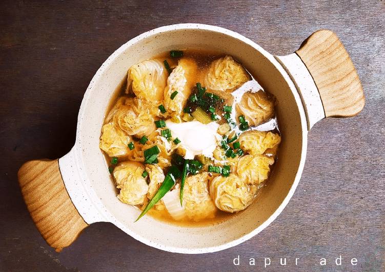 Cara mengolah Sup Sawi Ayam Gulung Anti Gagal