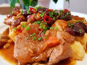 Una foto de solomillo de cerdo al moscatel