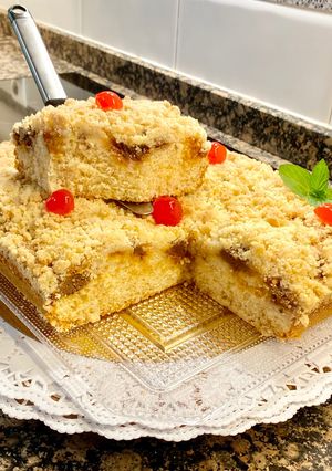 Una foto de Pastel con Plátano y Dulce de Leche (Cake with Banana and Dulce de Leche)