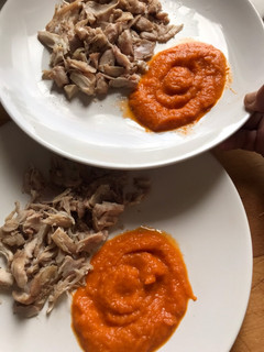 Una foto de Conejo con salsa de verduras