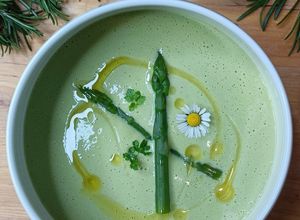 Une photo de 🌿Soupe aux queues d'asperges (antigaspi)