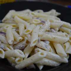 Una foto de Macarrones con salsa de parmesano y trufa blanca