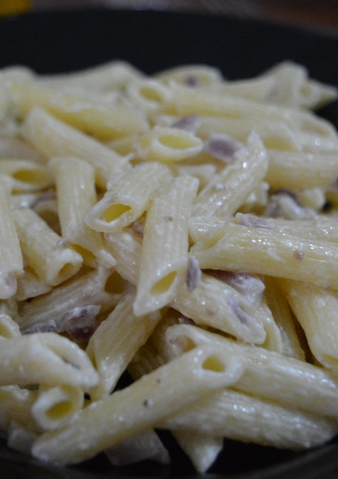 Una foto de Macarrones con salsa de parmesano y trufa blanca
