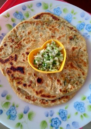 A picture of Onion paratha.