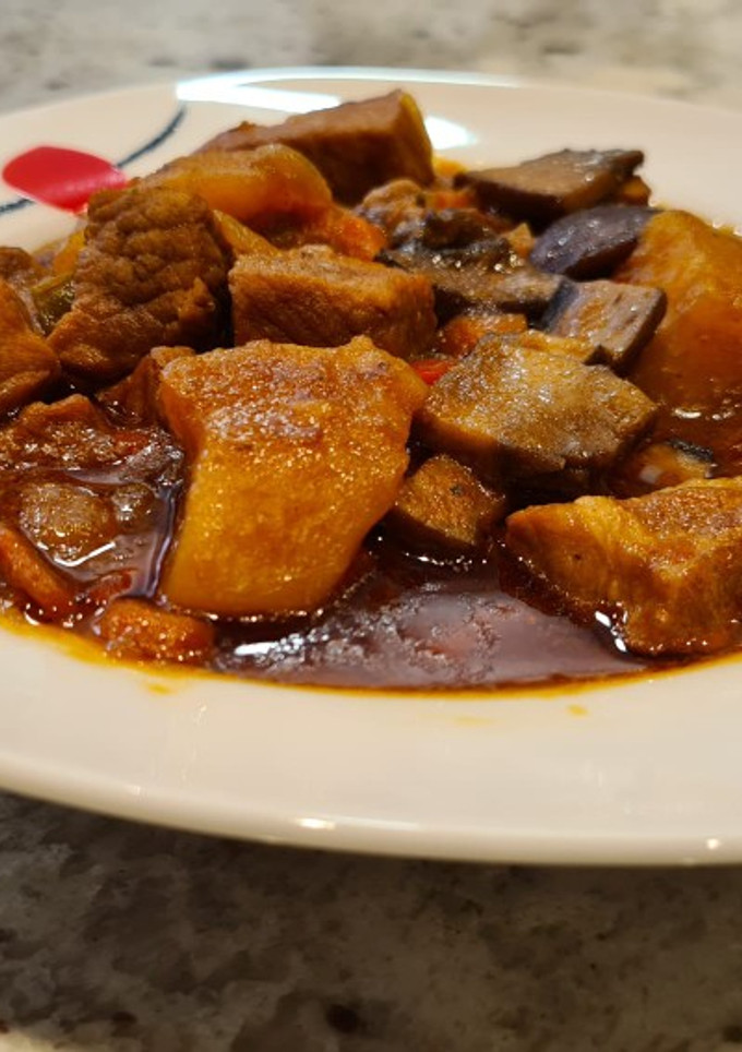 Una foto de Magro de cerdo guisado con verduras