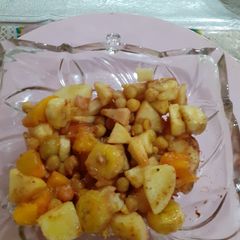 A picture of Fruit chat with Aloobukhara chutney.