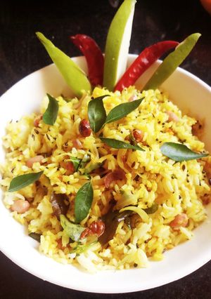 A picture of Raw mango pulav.