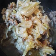 A picture of Simple ground beef and cabbage.