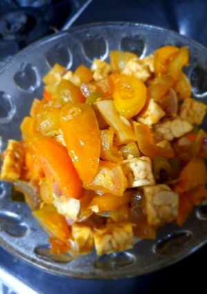 Foto resep Tumis kulit sapi,tempe dan tomat