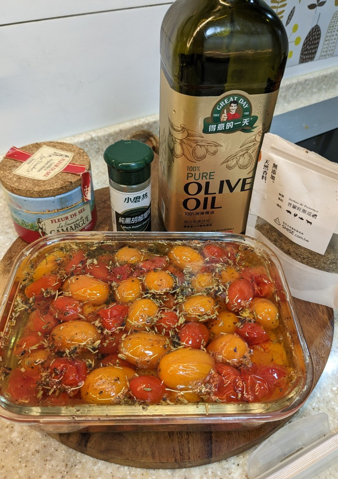 普羅旺斯巡禮//油漬普羅旺斯風味彩色小番茄 的食譜成品照片