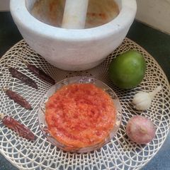 A picture of Rajasthani Kachi kairi ki chutney.