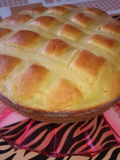 Una foto de ¡TORTA MATERA CON PASTELERA😋🥧 Súper fácil y esponjosa!