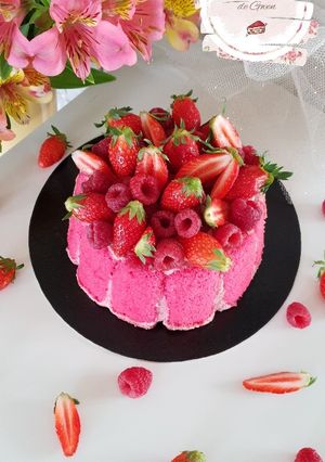 Une photo de Charlotte fraise & framboises