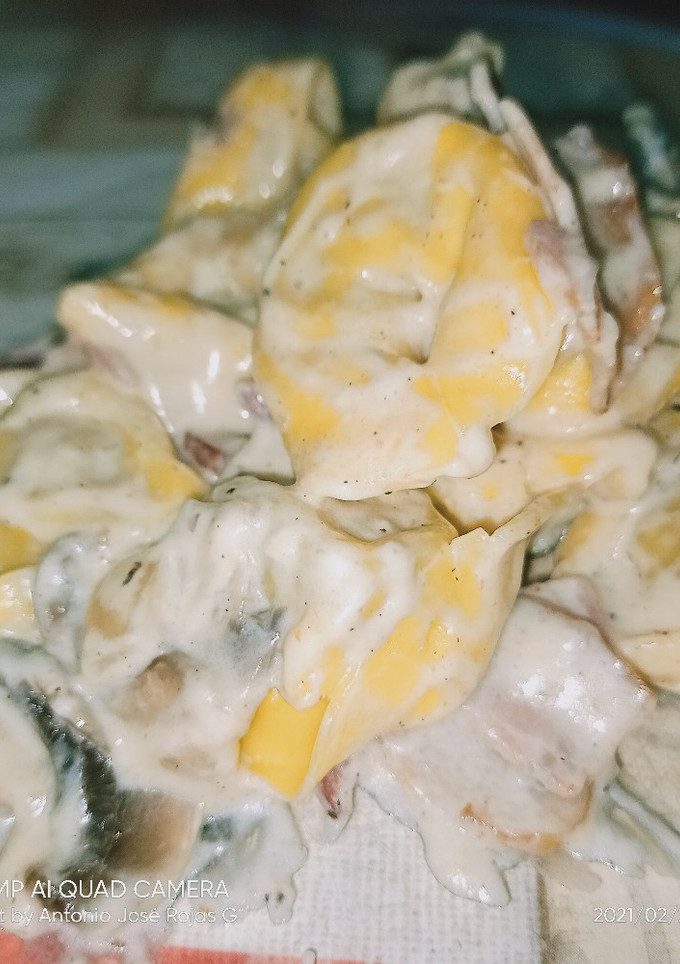 Una foto de Raviolis a la carbonara