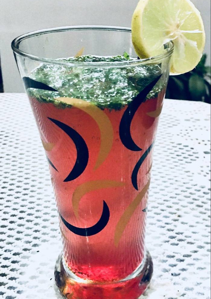 स्ट्रॉबेरी मोजितो मॉकटेल (Strawberry mojito MOCKTAIL recipe in hindi) रेसिपी मुख्य फोटो