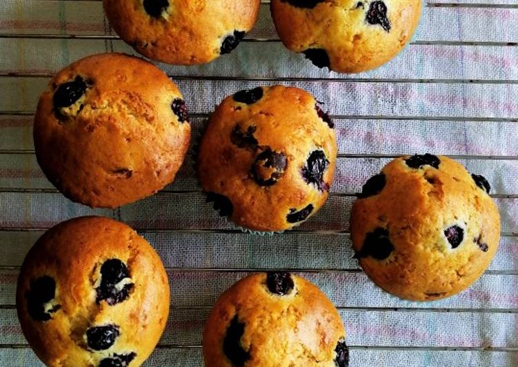 Simple Way to Prepare Homemade Blueberry Cinnamon Muffins