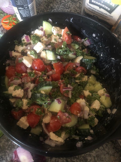 A picture of Greek salad with Braai’d Meat..🤤.