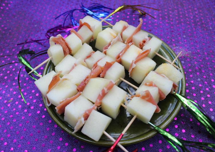 Pinchos de melón con jamón