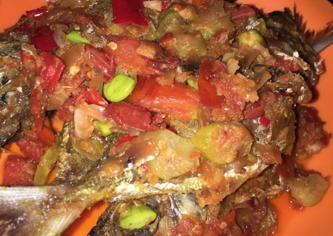 Ikan masak sambal terasi asam pedas