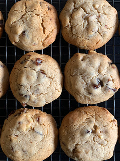A picture of Dates & Walnuts Cookies.