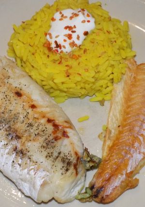 Una foto de Filet de merluza al horno con arroz al curry
