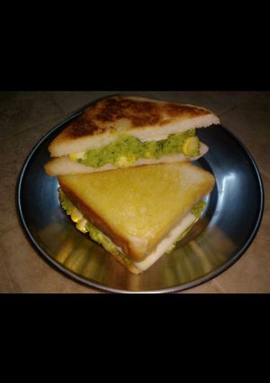 চিলি গার্লিক চিজ ভেজ স্যান্ডউইচ(Chilli garlic cheese veggies sandwich rcipe in Bengali) ) রেসিপির প্রধান ছবি