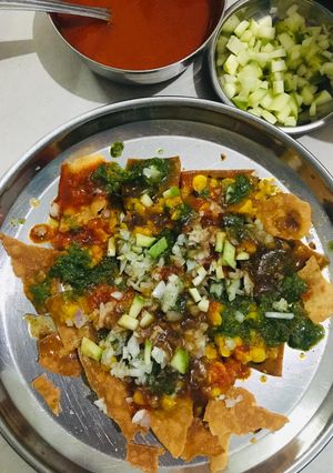 દાલ પકવાન (Dal Pakwan Recipe In Gujarati) રેસીપી મુખ્ય ફોટો